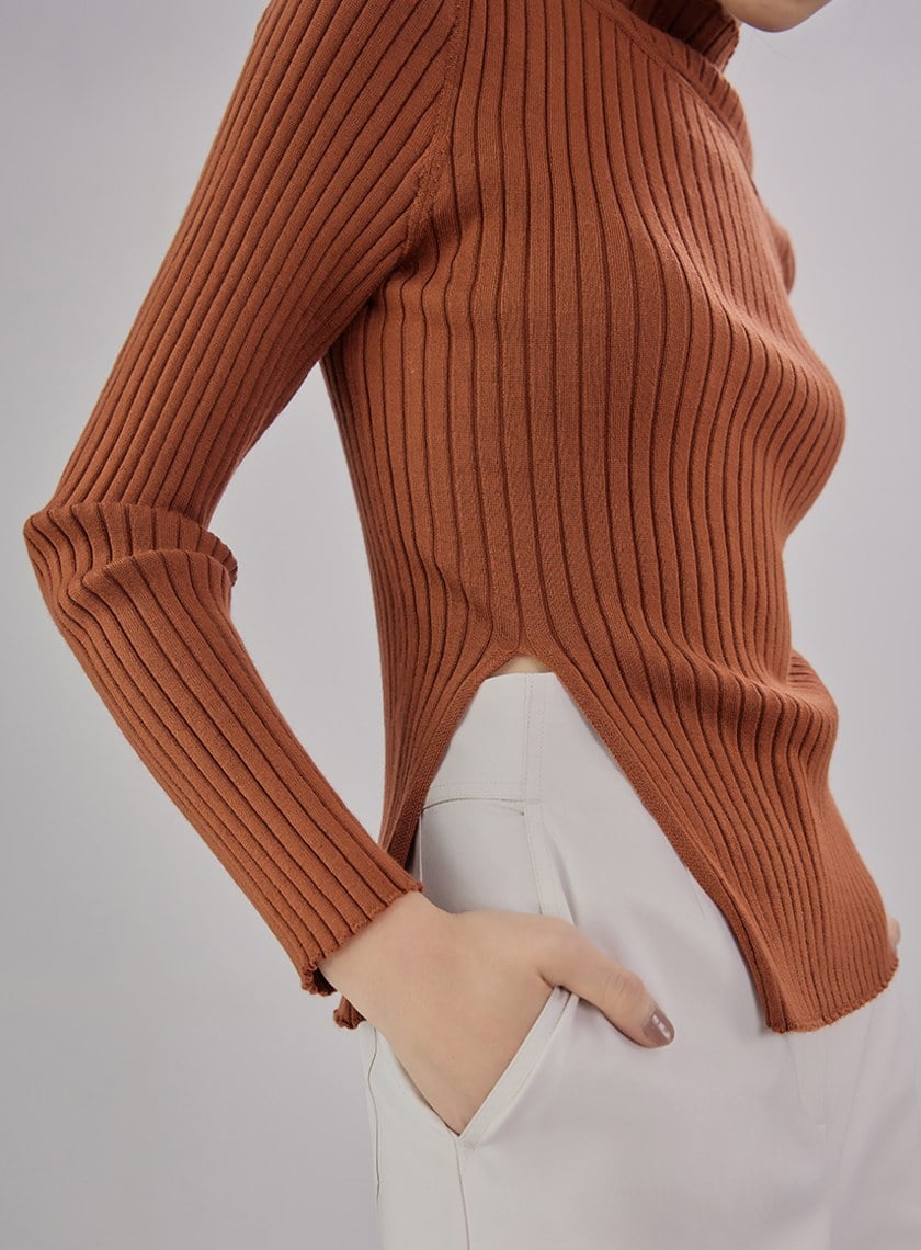 簍空開衩細節羊毛針織上衣